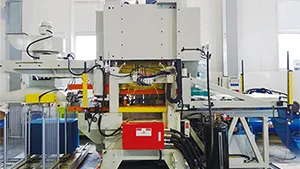 مكابس تشكيل الزعانف