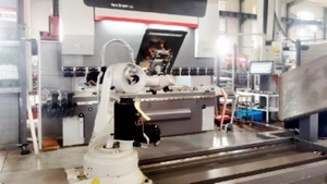 نظام الثني الروبوتي (Bystronic، سويسرا)